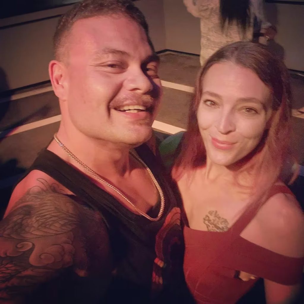 Jesse stayed back at the bar while Stacey went back to their room to sleep